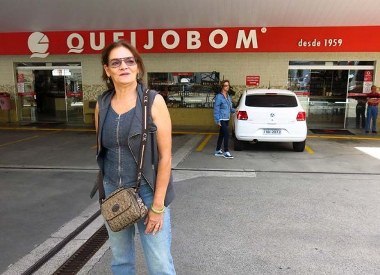 A caminho para Monte Sião, uma parada na estrada numa loja de queijos e grande variedade de alimentos e petiscos