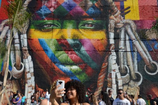 Rio de Janeiro - A Maratona Feminina Olímpica, que passa pelas ruas da cidade, e o Boulevard Olímpico lotam a região central da cidade neste domingo. ( Tânia Rêgo/Agência Brasil)