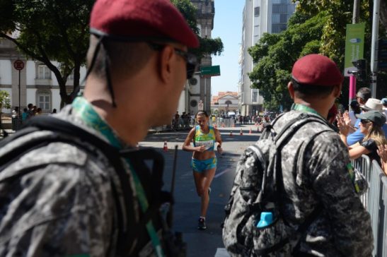 Rio de Janeiro - A Maratona Feminina Olímpica, que passa pelas ruas da cidade, e o Boulevard Olímpico lotam a região central da cidade neste domingo. (Tânia Rêgo/Agência Brasil)