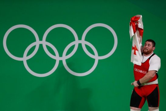 Rio de Janeiro - O georgiano Lasha Talakhadze bate o recorde mundial e leva ouro no levantamento de peso com 473kg ( Fernando Frazão/Agência Brasil)