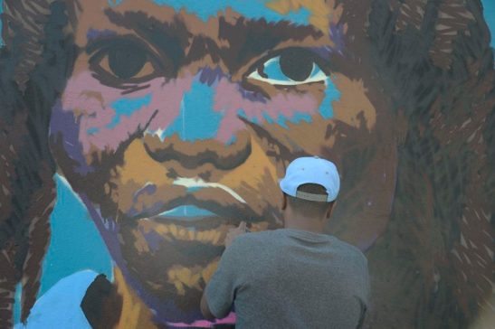 Rio de Janeiro - Artistas pintam em fachadas de antigos armazéns na Orla Conde os rostos de atletas do time de refugiados das Olimpíadas Rio 2016 (Tomaz Silva/Agência Brasil)