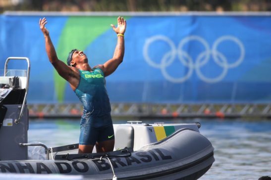 18 de Agosto de 2016 - Rio 2016 - Canoagem - Isaquias Queiroz comemora a medalha de BRONZE no caiaque C1 200m. Foto: Roberto Castro/ Brasil2016