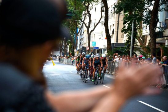 Rio de Janeiro - Competição de triatlo masculino nas ruas de Copacabana. ( Tânia Rêgo/Agência Brasil)