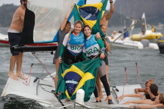 Rio de Janeiro - As brasileiras Martine Grael e Kahena Kunze conquistaram o ouro na classe 49er FX da vela dos Jogos Olímpicos Rio 2016, na regata final na Baía de Guanabara (Fernando Frazão/Agência Brasil)