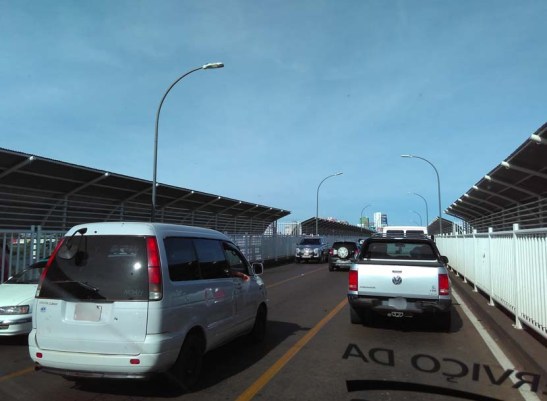 A sempre congestionada ponte da Amizade