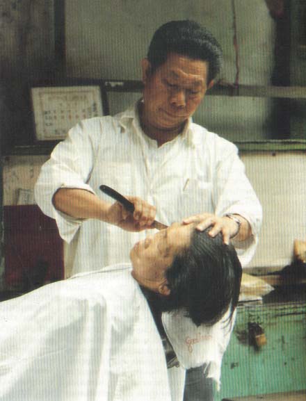 macau-barbeiros-ao-ar-livre-1986-3