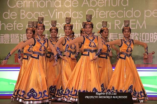 macau-mulheres-chinesas-dancarinas-evento-encontro-comunidades-macaenses-2007-03